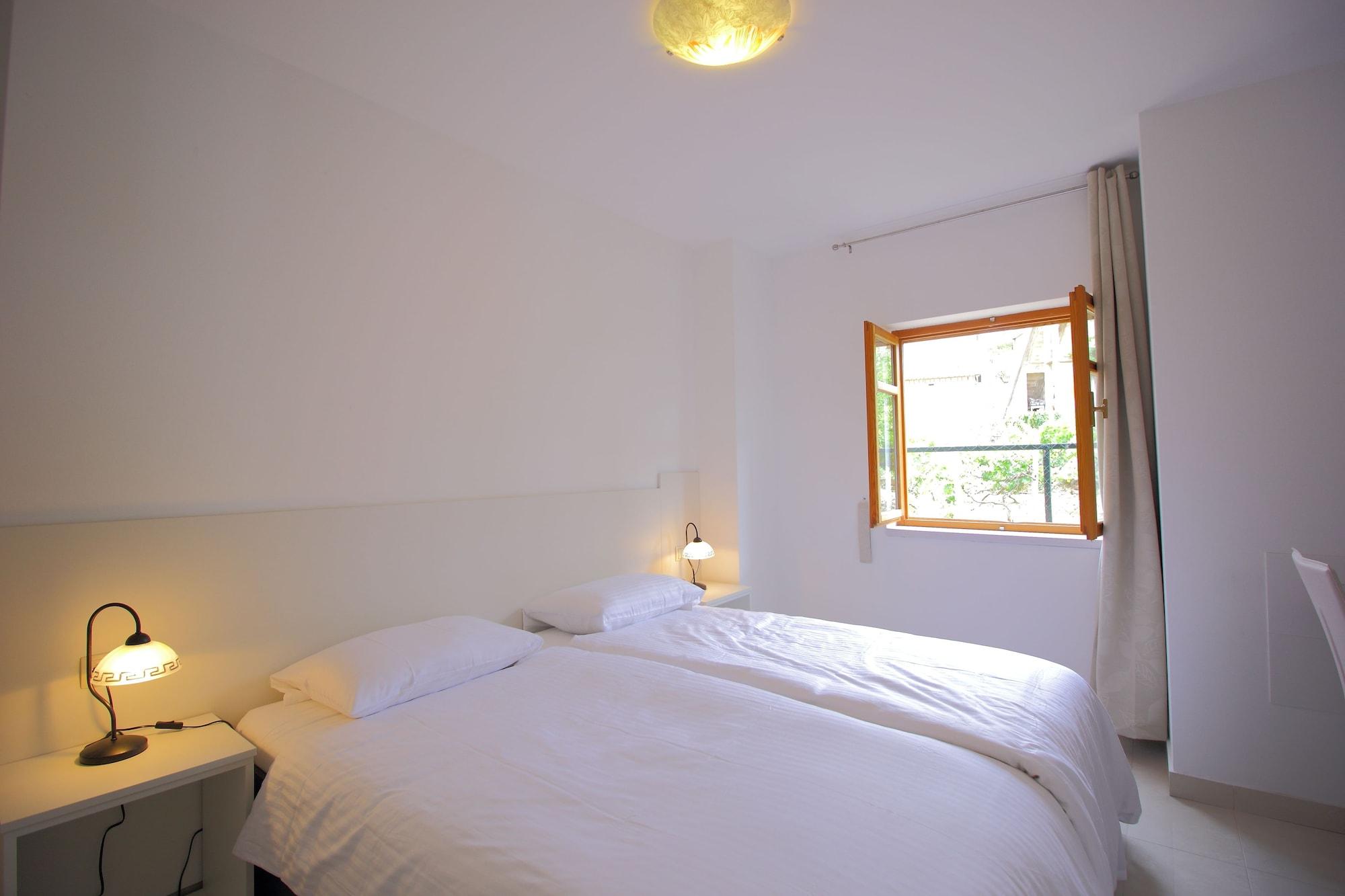 Apartments Dub ツァヴタット エクステリア 写真